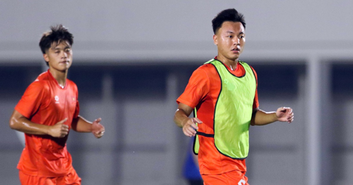 U23 Việt Nam vừa tập vừa quan sát đối thủ