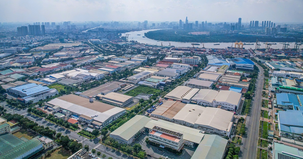 Tin tức sáng 18-7: TP.HCM muốn thu hút đầu tư 20-21 tỉ USD; 'Trả lại tên' cho 2 trường chuyên