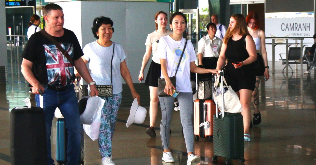 Vì sao giá vé máy bay nội địa đến Cam Ranh cao hơn so với các địa phương khác?