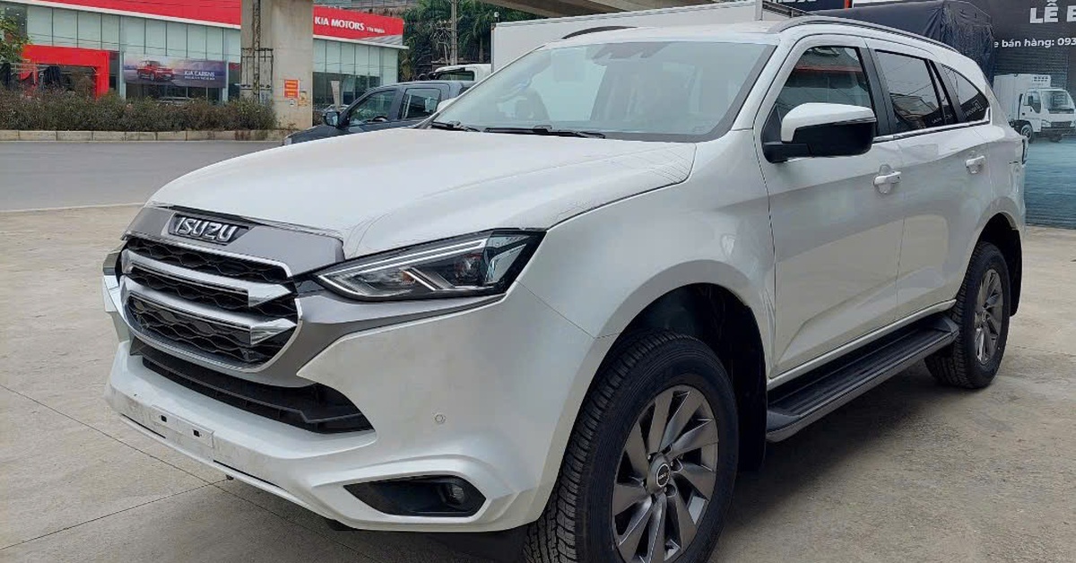 Isuzu mu-X 'Lột Xác' Giá Tốt: Giảm Đến 124 Triệu, 'Đá Chéo' Mazda CX-5?