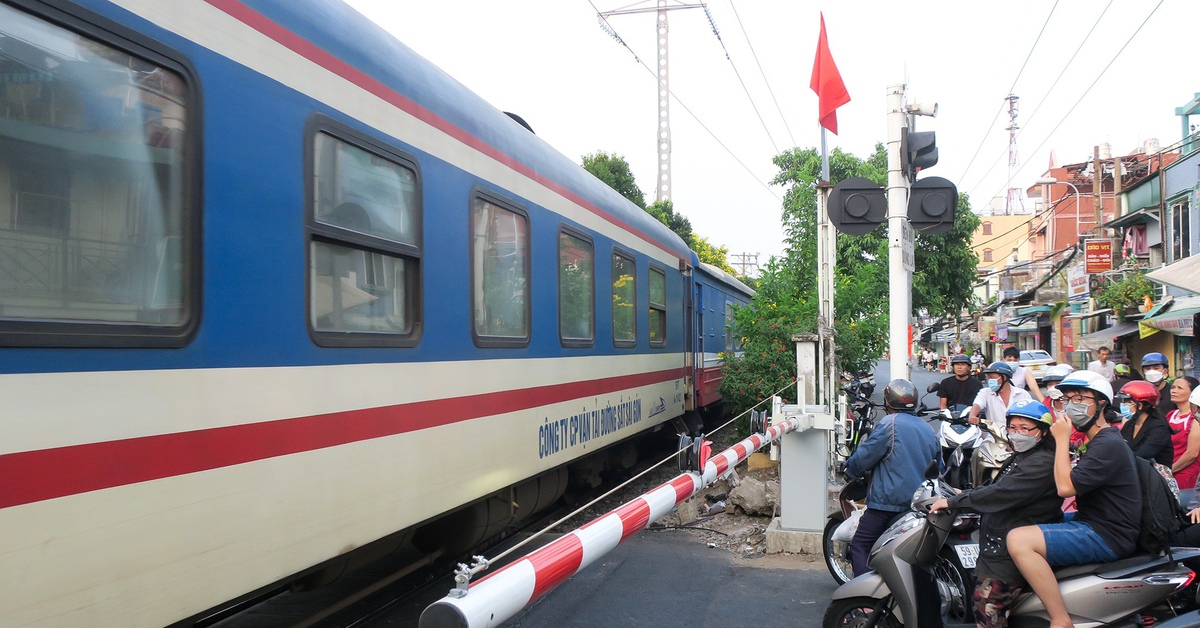 Nên dời ga tàu hỏa để giảm kẹt xe ở nội đô TP.HCM