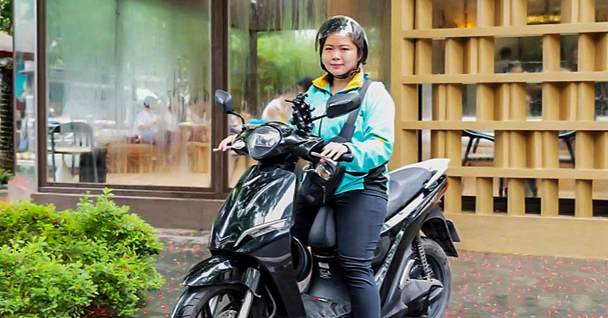 Nữ tài xế Xanh SM Bike: 'Kiếm được 22,5 triệu/tháng, nghỉ 3 tiếng/ngày, nhàn hơn chạy xe xăng'