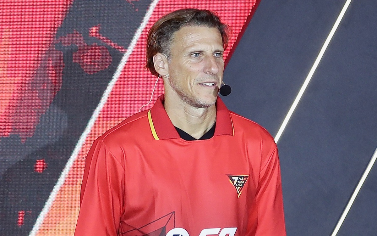Huyền thoại bóng đá Diego Forlan đến Việt Nam