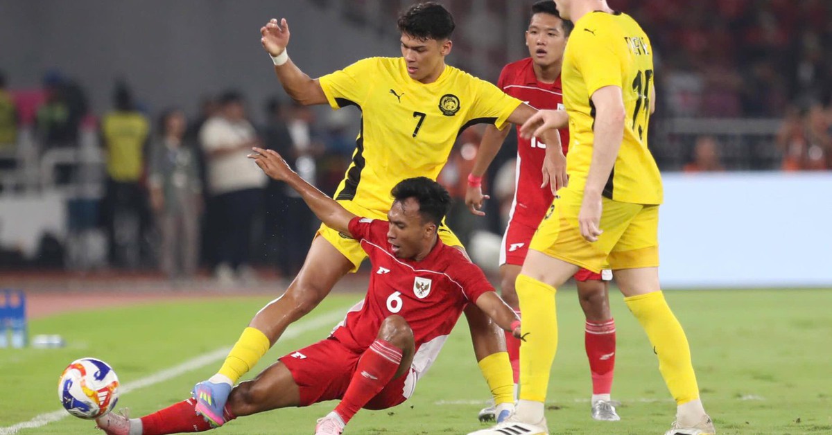 Video: Màn ‘đấu võ’ quyết liệt giữa U23 Indonesia và U23 Malaysia Video: Màn ‘đấu võ’ quyết liệt giữa U23 Indonesia và U23 Malaysia