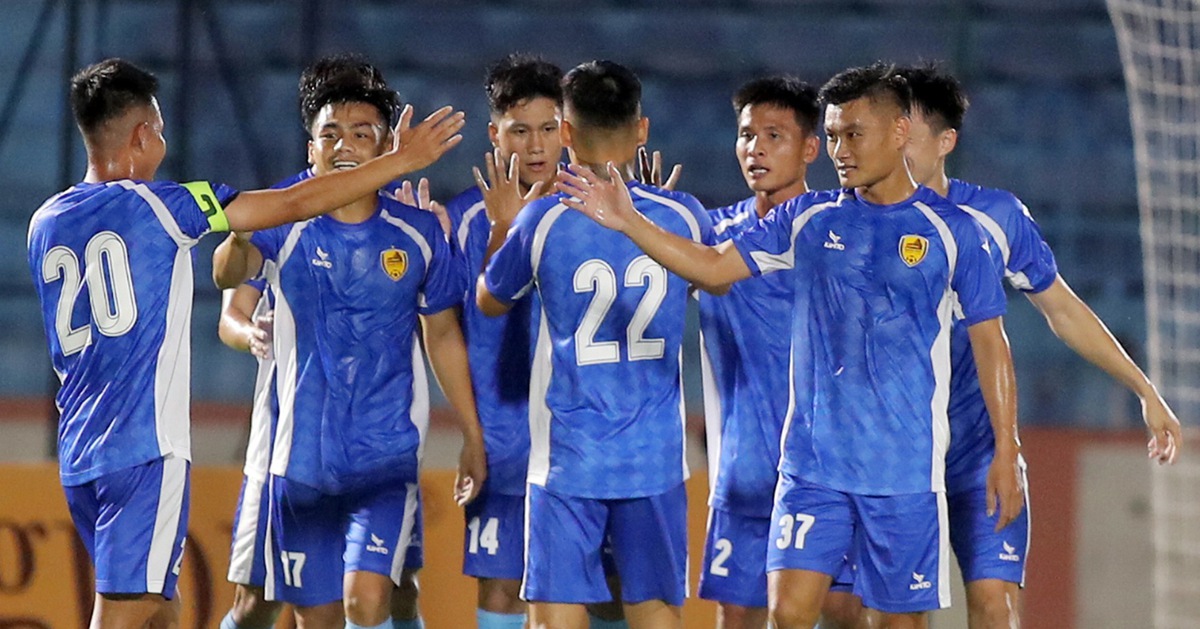 Bóng đá Việt rối bời