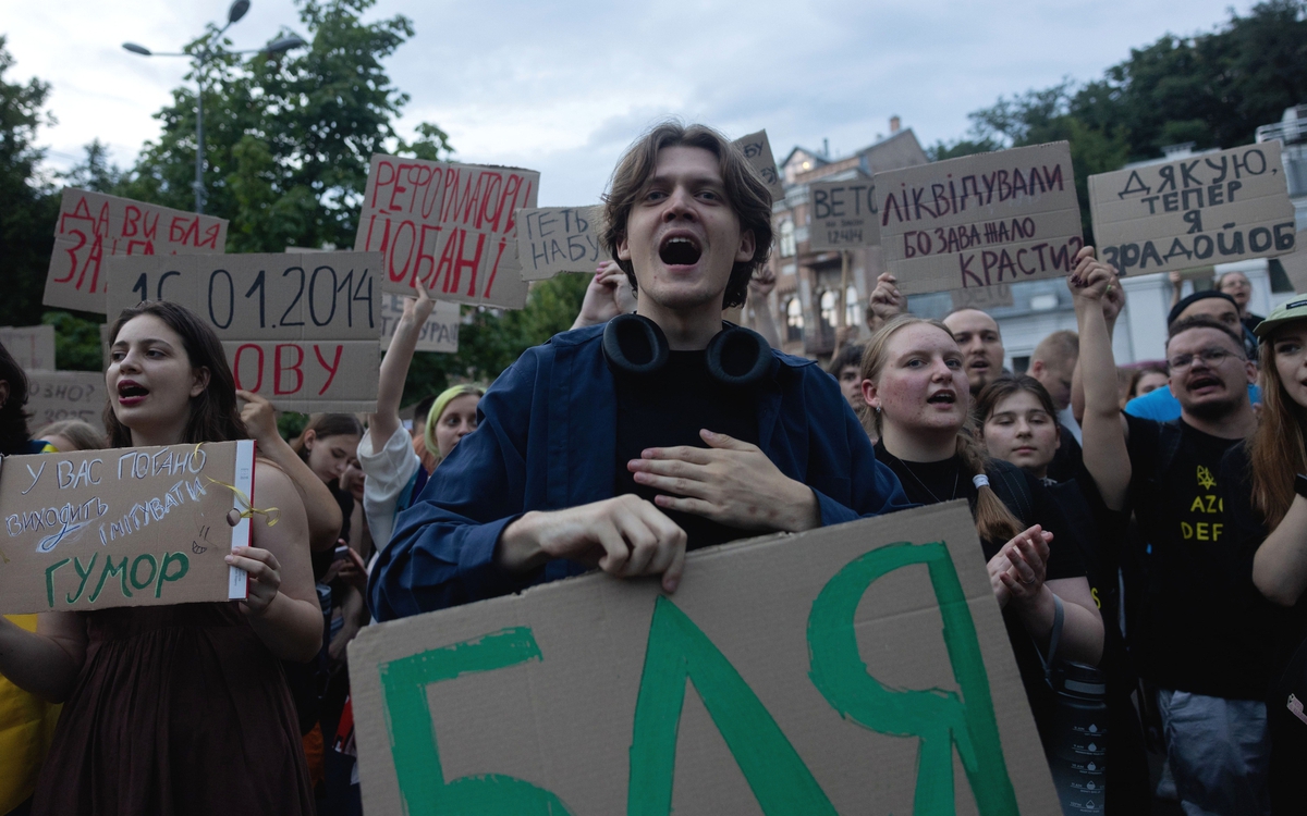 V Ukrajini so izbruhnili protesti zaradi zakona o omejevanju protikorupcijskih organov