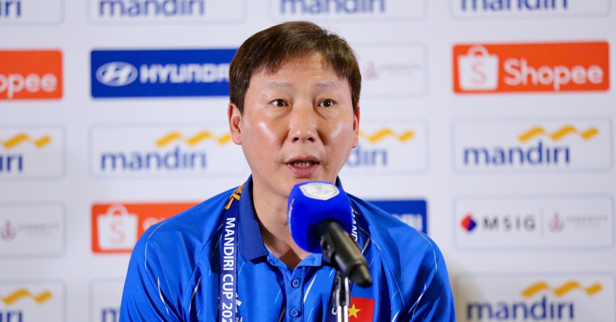 HLV Kim Sang Sik: 'Hậu vệ U23 Việt Nam phải rất tập trung trước Philippines'