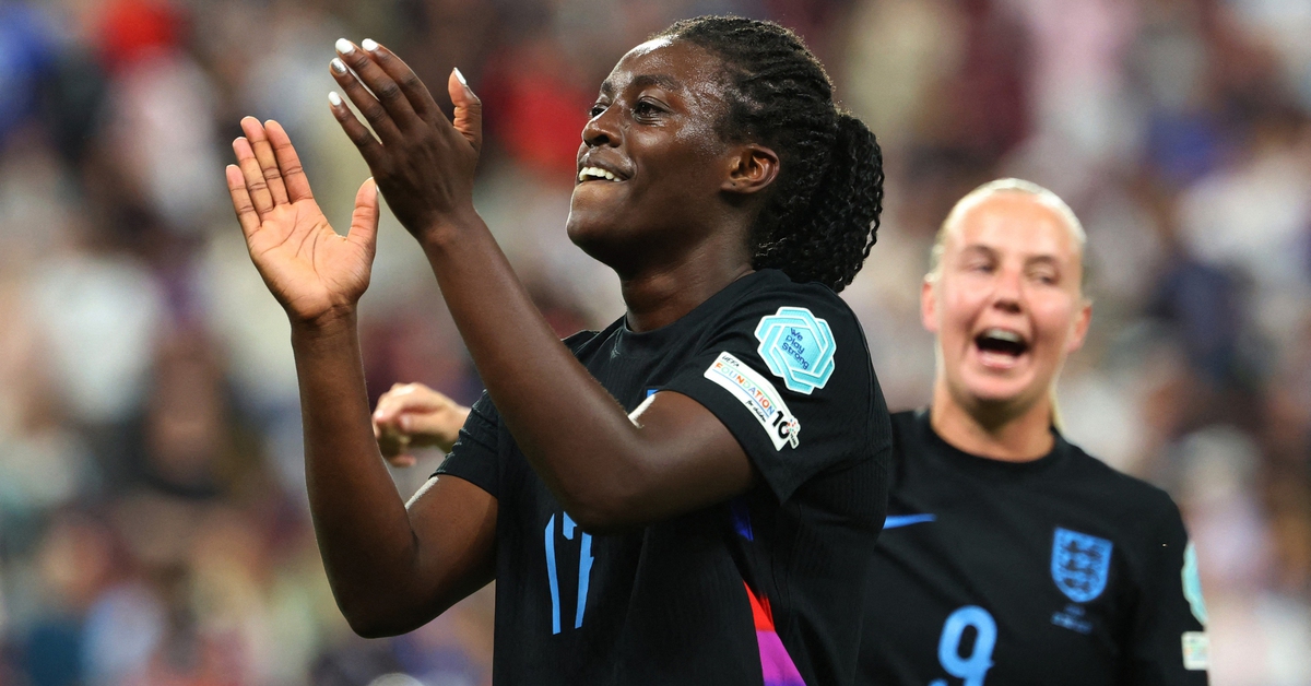 Từ cô bé nhặt bóng đến người hùng của tuyển nữ Anh