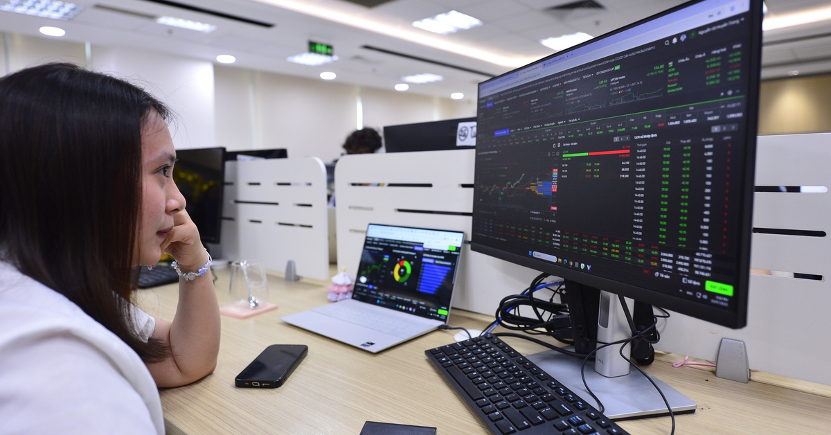 Lộ diện cổ phiếu 56 quỹ cùng mua ròng, 5 mã ngân hàng chịu áp lực ‘xả’ mạnh