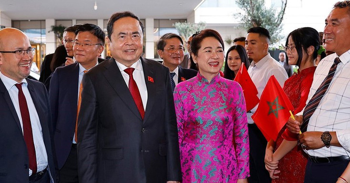 Tran Huy Phú  Chủ tịch Quốc hội Trần Thanh Mẫn và Phu nhân bắt đầu thăm chính