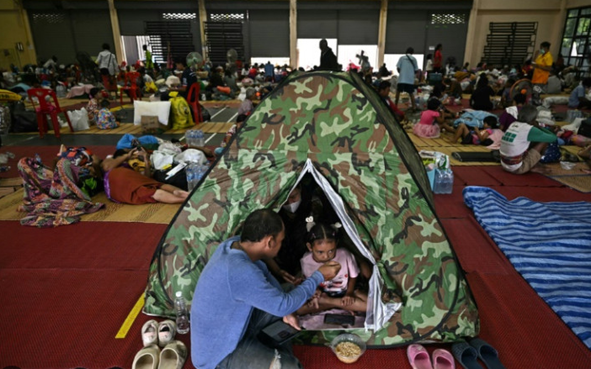 Thái Lan sơ tán hơn 100.000 người dọc biên giới với Campuchia