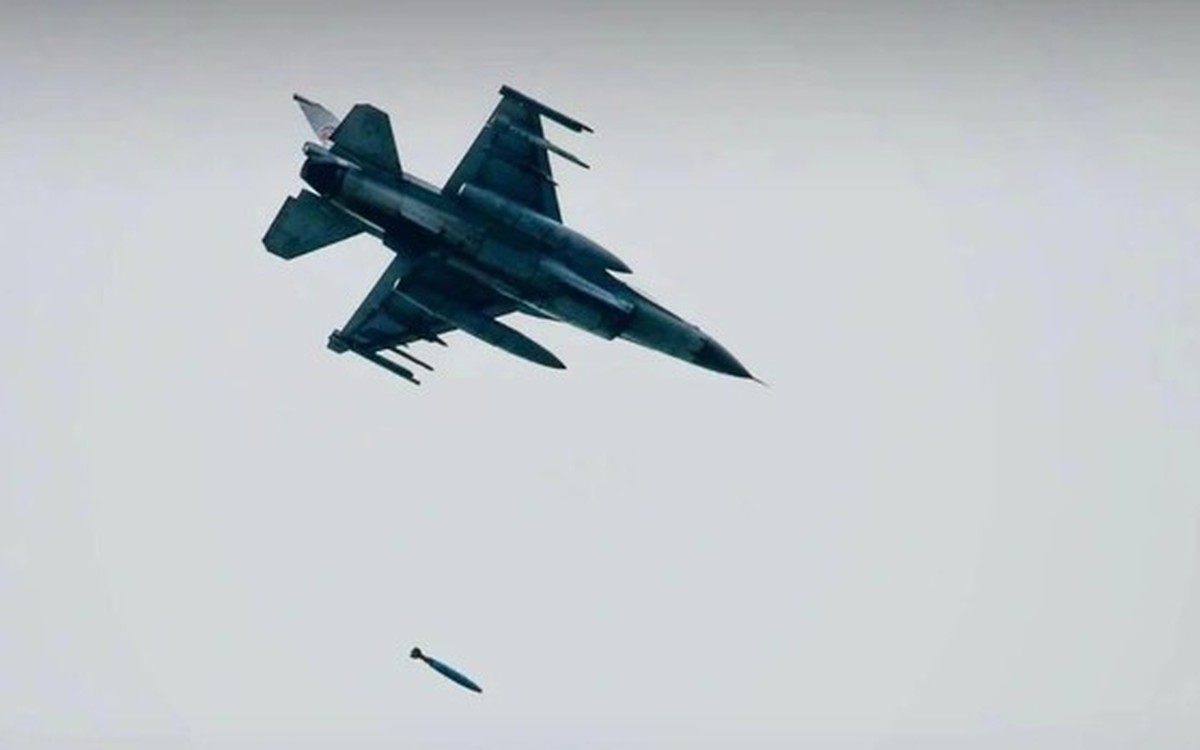 Napetosti na meji med Kambodžo in Tajsko eskalirale, mednarodna skupnost poziva k umirjanju