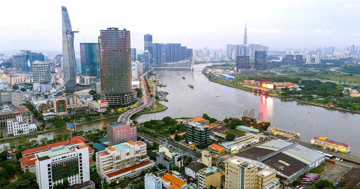 Từng bước lập trung tâm tài chính quốc tế