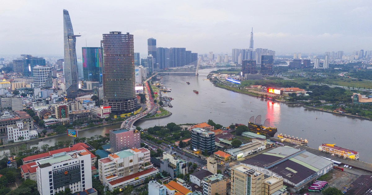 Từng bước lập trung tâm tài chính quốc tế