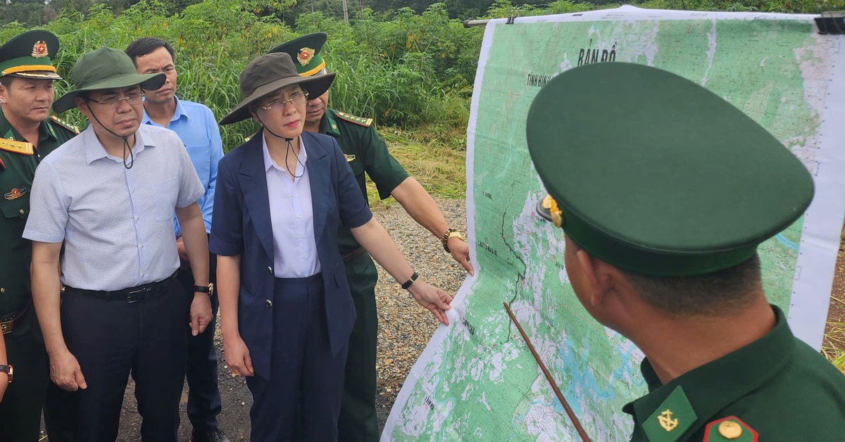 Bí thư Quảng Ngãi kiểm tra thực địa vị trí dự kiến mở cửa khẩu kết nối Campuchia