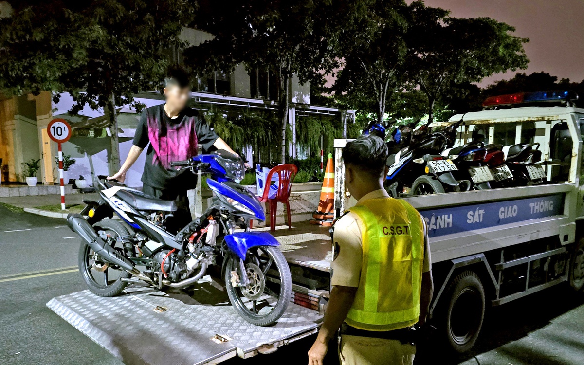 V Hošiminskem Zalivu so policisti prijeli skupino mladostnikov zaradi modifikacij motociklov.