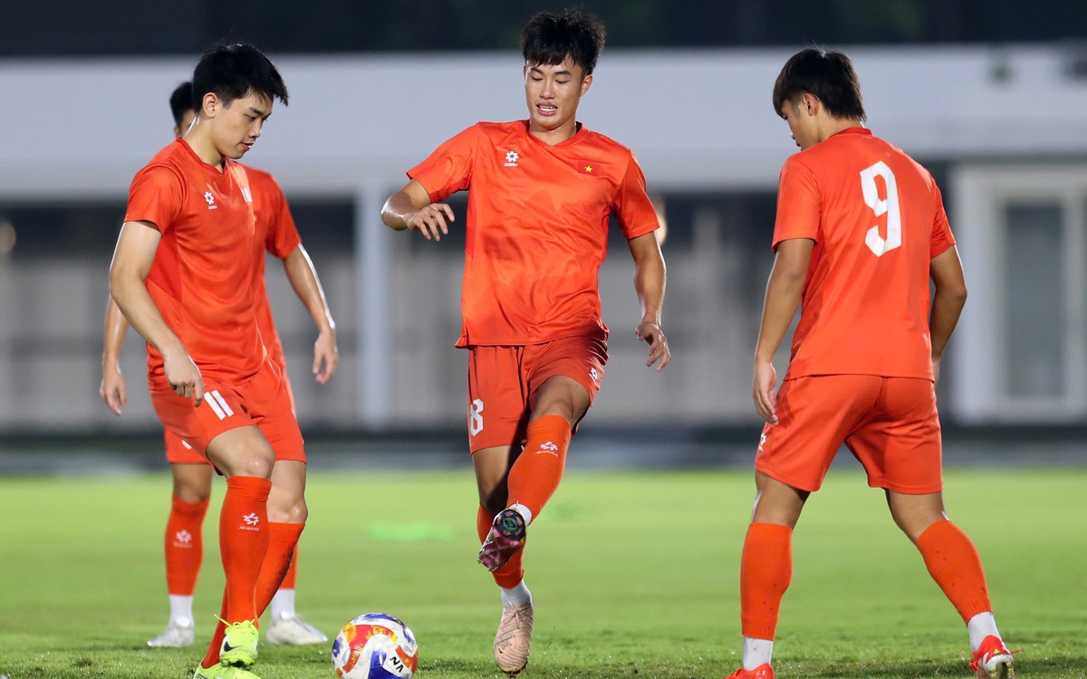 U23 Việt Nam tập tối, rèn chiến thuật để thắng Indonesia