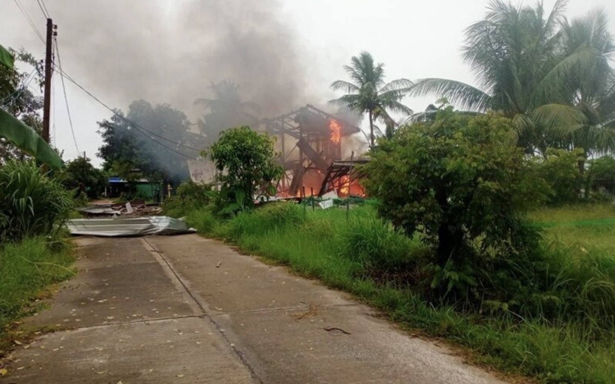 Campuchia - Thái Lan tiếp tục pháo kích sau yêu cầu ngừng bắn của ông Trump