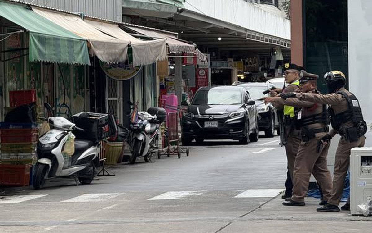 Moški v Bangkoku ubil več ljudi, nato sodil sebi