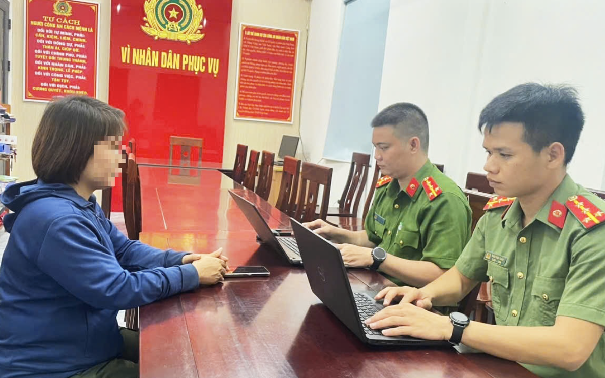 Đi xe ngang nghe dân la 'vỡ đập' nên mở điện thoại kêu gọi người dân bỏ chạy, công an triệu tập