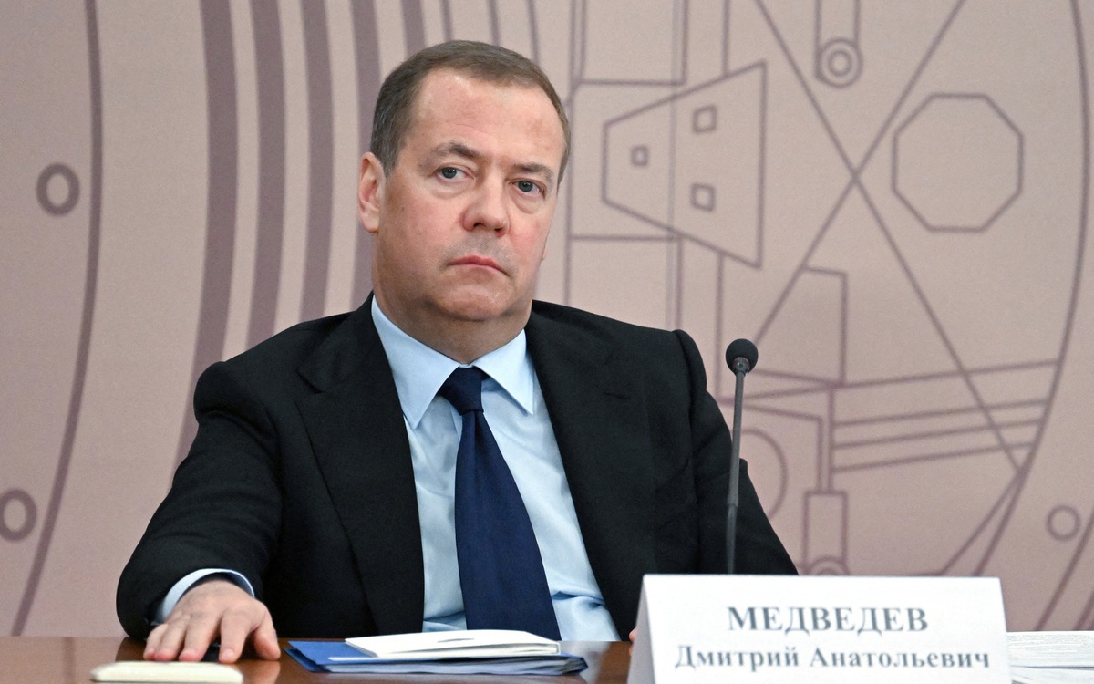 Ông Medvedev cảnh báo hậu quả từ 'trò tối hậu thư' của ông Trump
