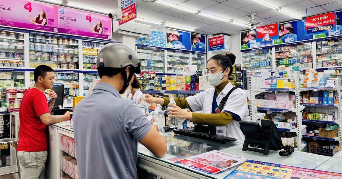 Doanh số vượt FPT Shop, Long Châu làm gì để chặn hàng giả xâm nhập?