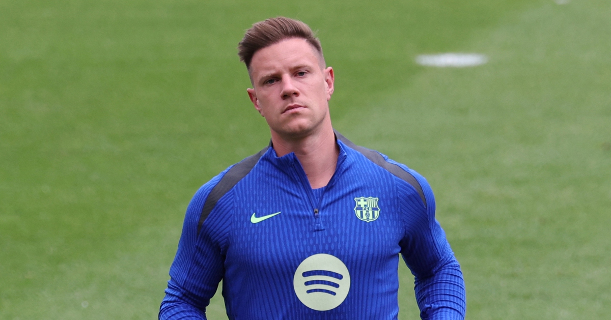 Thủ thành Ter Stegen 'bật lại' Barcelona