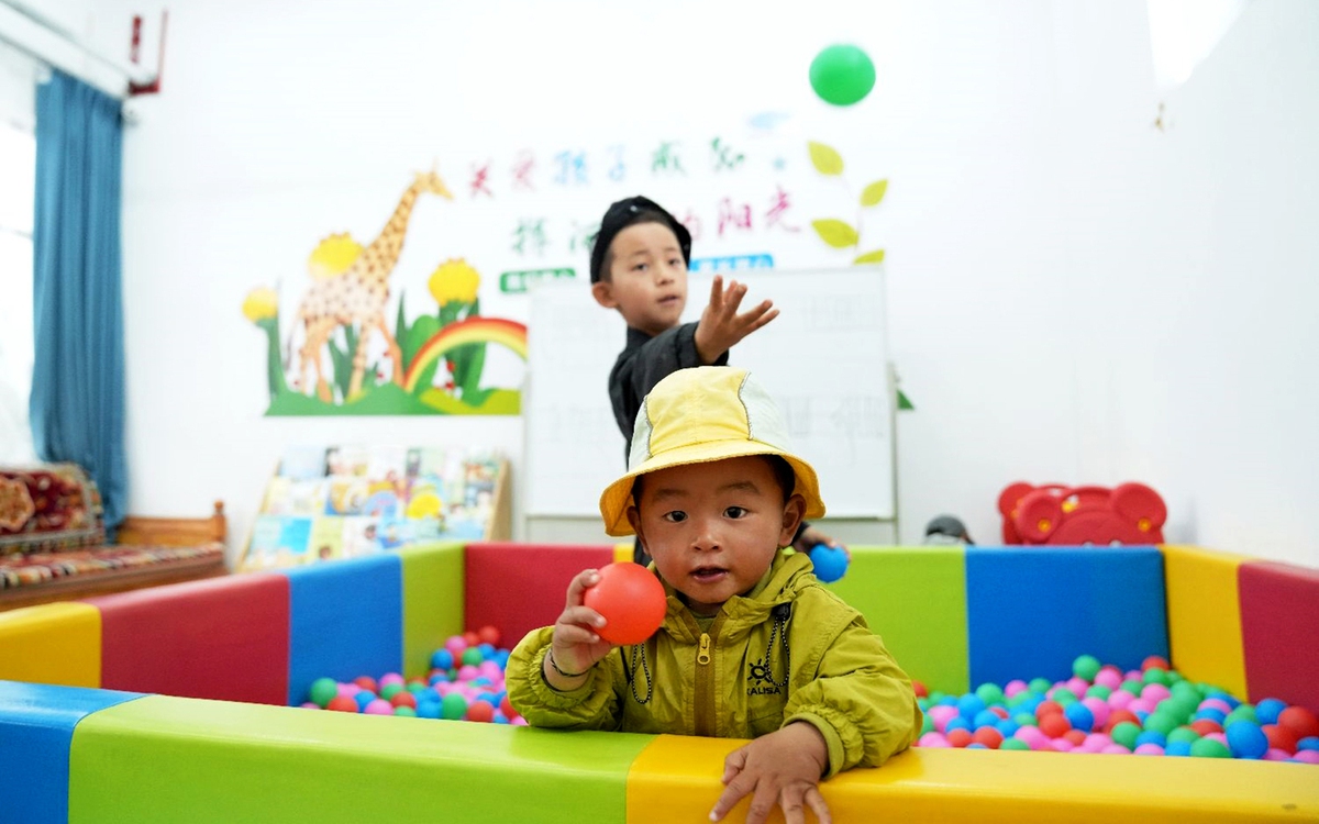 Trung Quốc tặng tiền mặt, hỗ trợ giữ trẻ dưới 3 tuổi để dân chịu sinh con