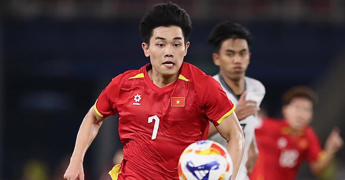 Nguyễn Đình Bắc giành danh hiệu Cầu thủ xuất sắc nhất U23 Đông Nam Á 2025