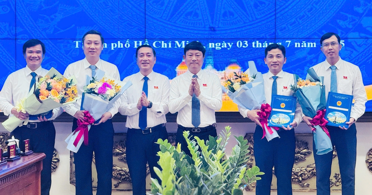 Danh sách cán bộ chủ chốt HĐND TP.HCM vừa được bổ nhiệm