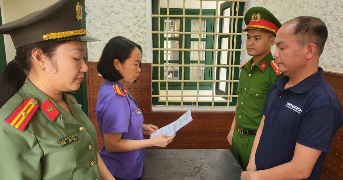 Trưởng văn phòng đại diện của một tạp chí bị bắt để điều tra hành vi lừa đảo