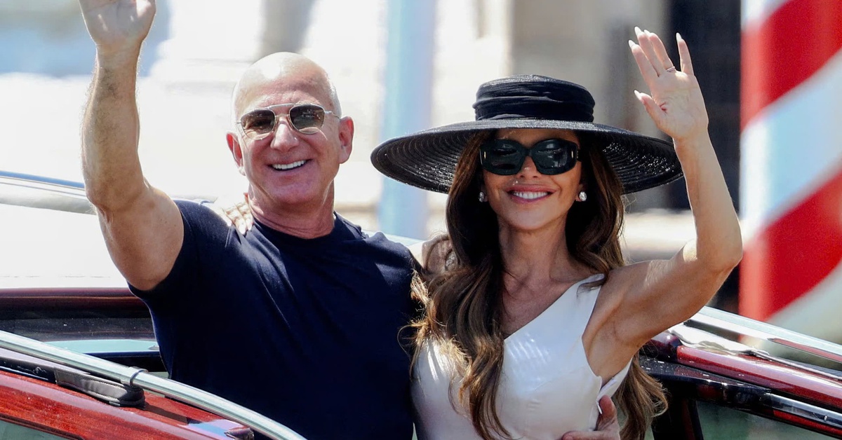 Đám cưới của tỉ phú Jeff Bezos bùng nổ thời trang trên mạng, bất chấp chỉ trích