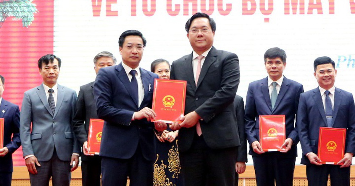 Bộ máy lãnh đạo UBND tỉnh Phú Thọ và giám đốc các sở, ngành