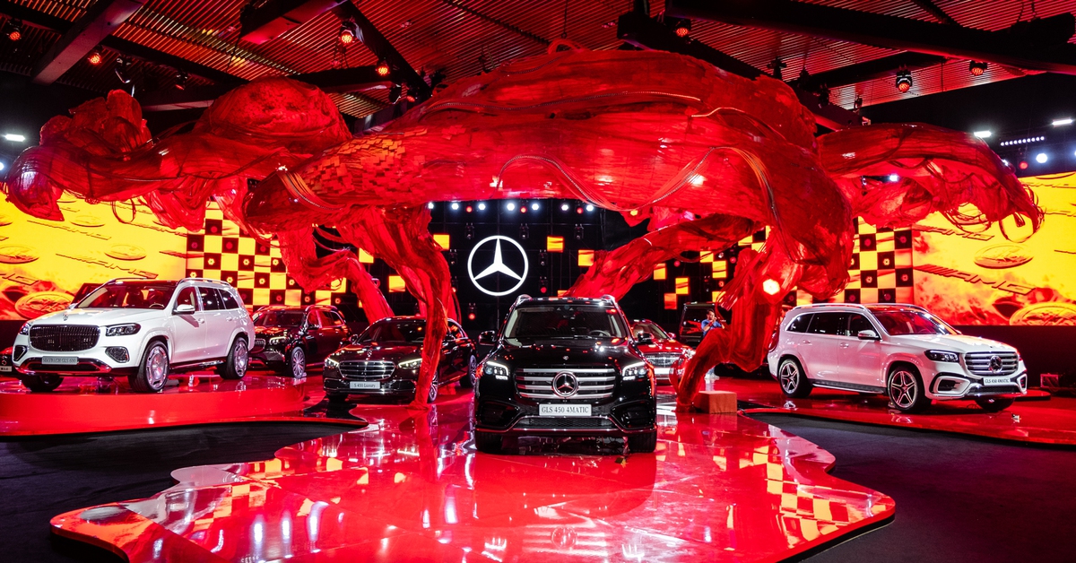 Một vòng triển lãm Mercedes-Benz: Choáng ngợp bộ sưu tập xe gần 100 tỉ đồng