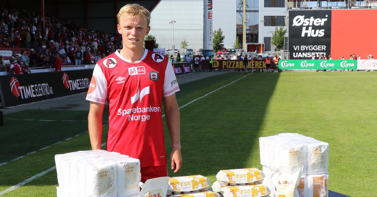 Chuyện lạ tại Na Uy: Cầu thủ xuất sắc nhất trận được tặng 100 quả trứng và 20 lít sữa