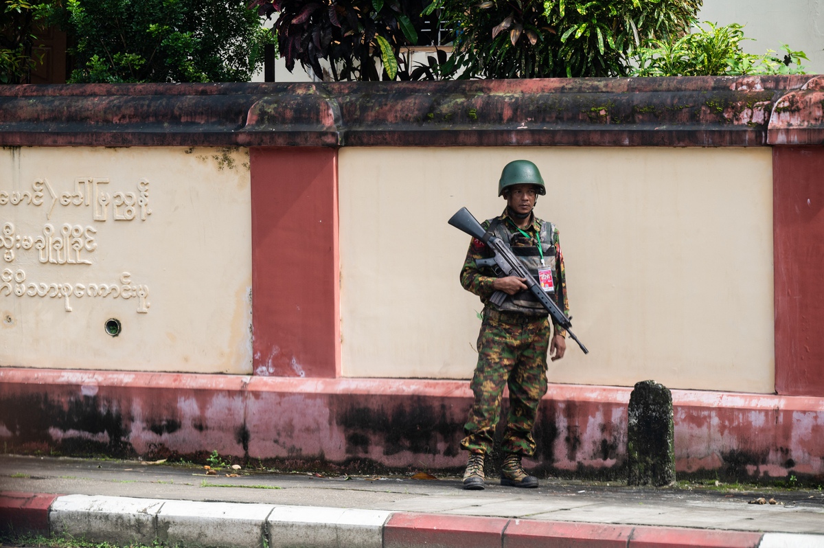 Myanmar gỡ bỏ lệnh khẩn cấp, kêu gọi bầu cử