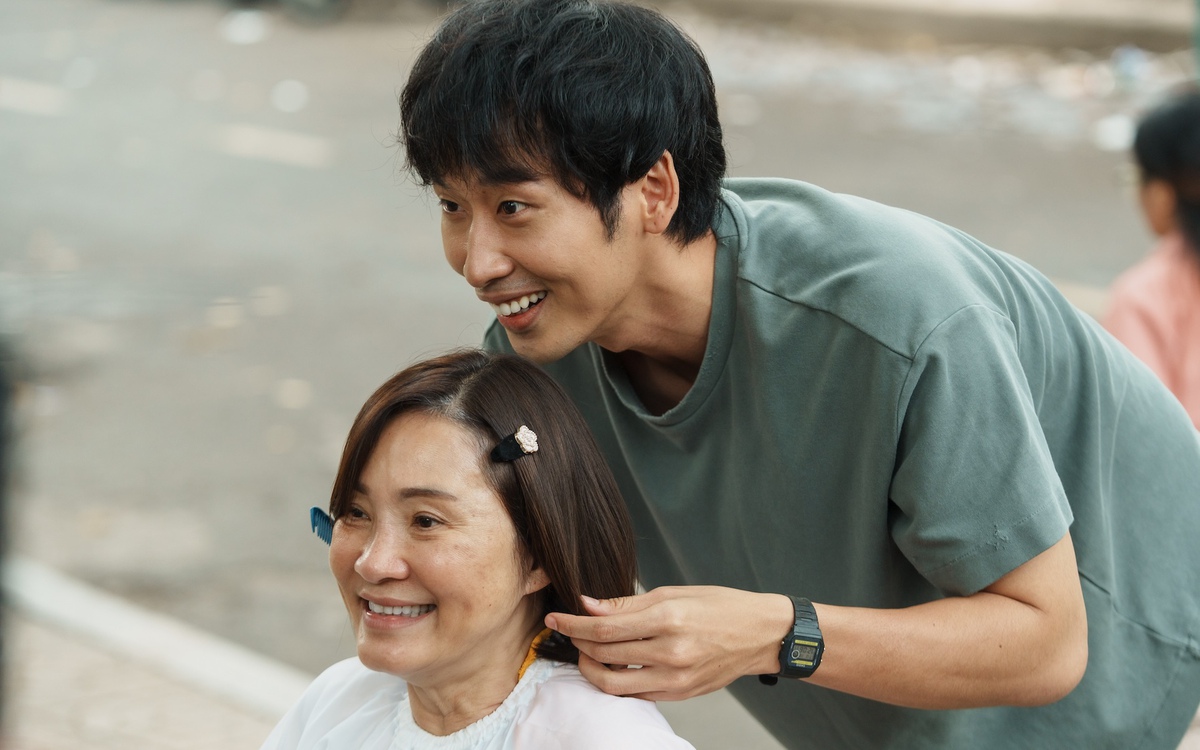 'Mang mẹ đi bỏ': kiệt quệ, nhọc nhằn và yêu thương