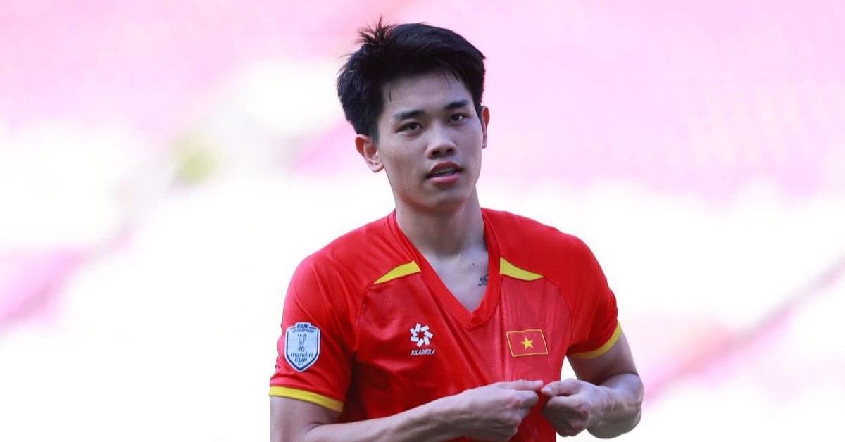 Đình Bắc làm từ thiện sau khi vô địch U23 Đông Nam Á