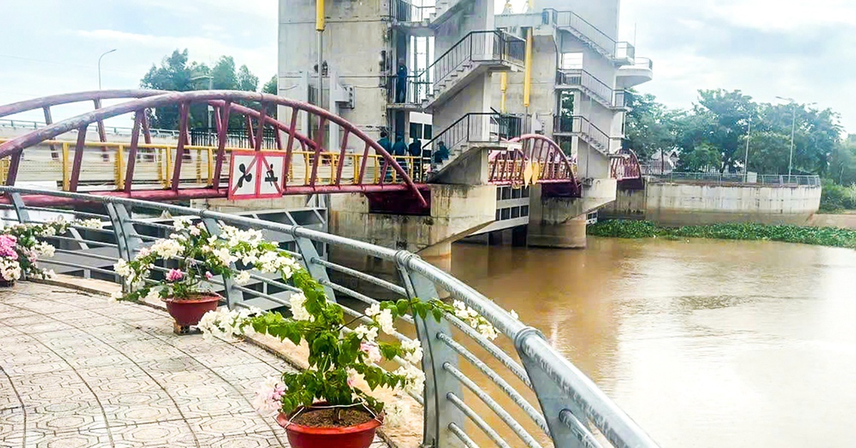 Đóng cống Tha La và Trà Sư để kiểm soát lũ vùng Đồng bằng sông Cửu Long