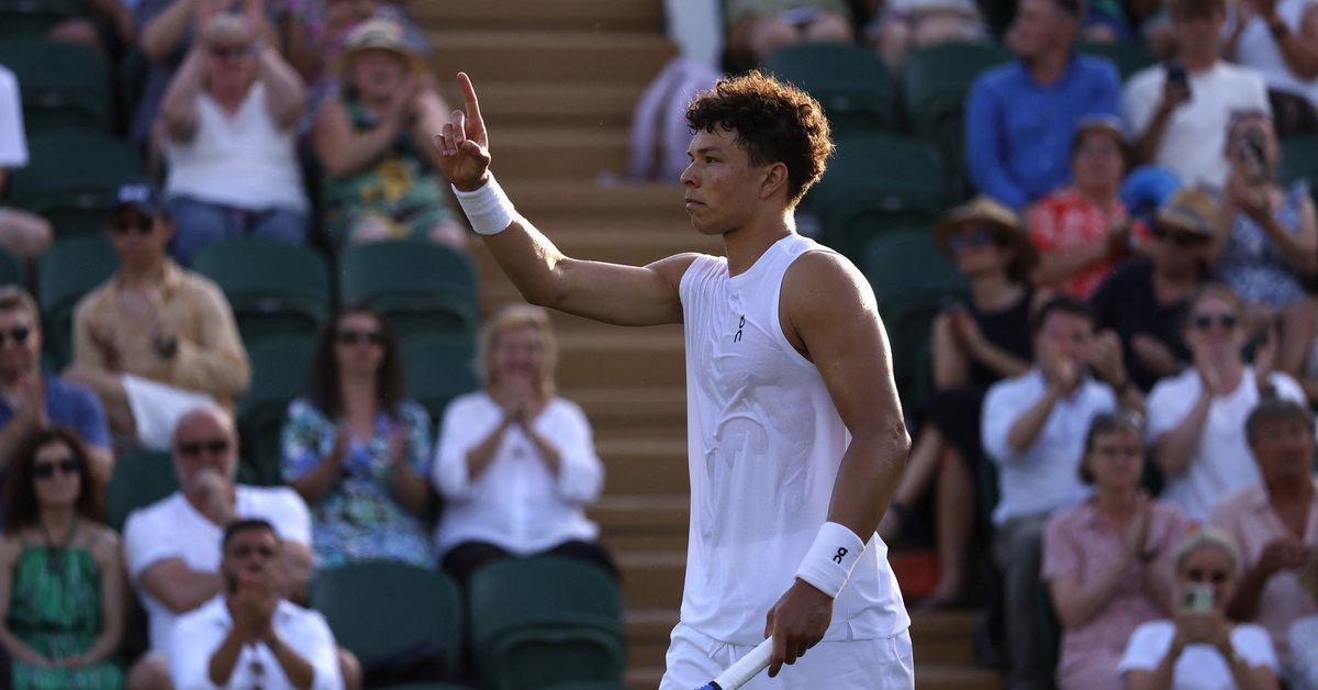 Wimbledon bị chỉ trích vì hoãn trận đấu ở thời điểm then chốt