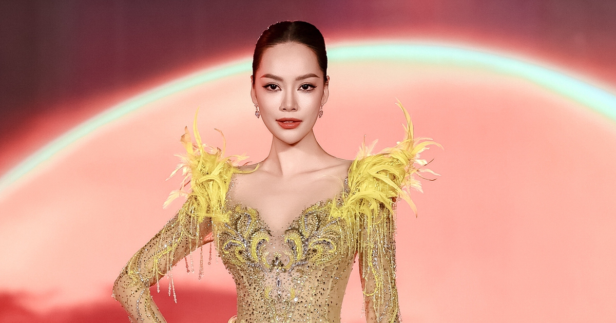 Nhà thiết kế của những hoa hậu tấn công thị trường thời trang Trung Quốc