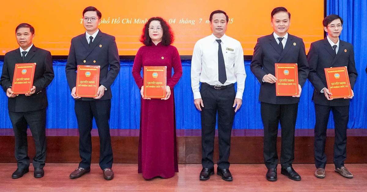 TAND TP.HCM có chánh văn phòng, chánh tòa chuyên trách mới