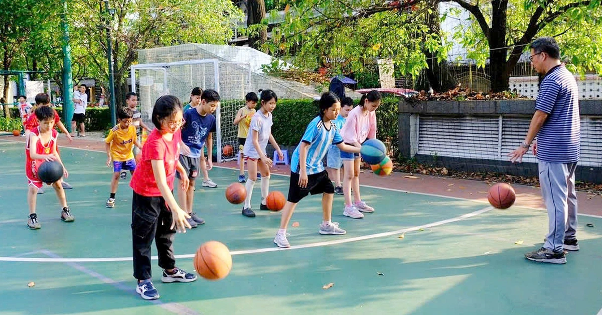 Giúp con 'cai' điện thoại