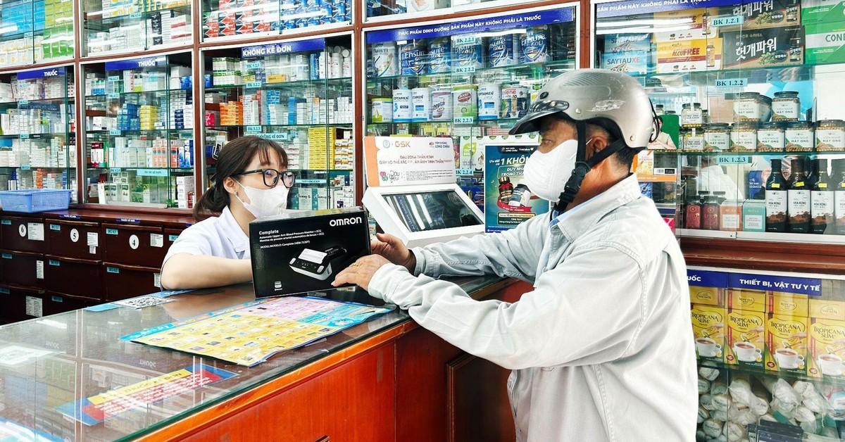 Long Châu hợp tác với OMRON mang thiết bị đo huyết áp tích hợp điện tâm đồ (ECG) đến người dùng Việt