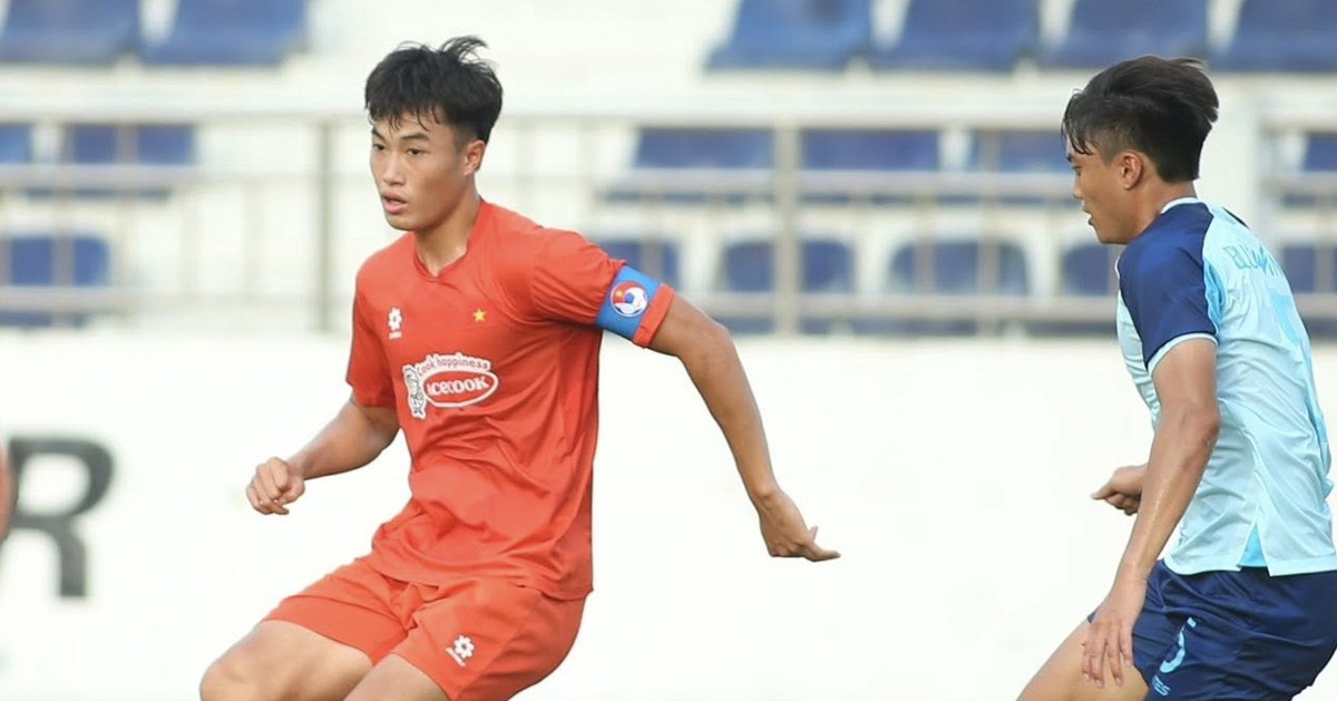 HLV Kim Sang Sik nâng chất U22 Việt Nam