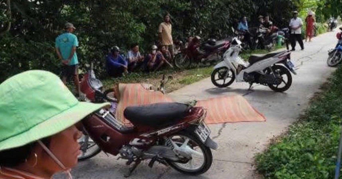 Trên đường đi vườn về thì bị đâm chết, chiếc rìu còn trên ngực