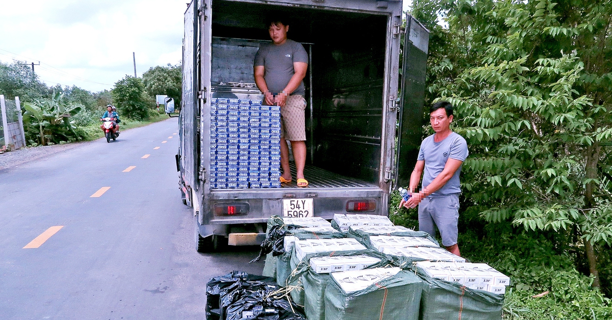Hai người độ vách ngăn thùng xe tải chở thuốc lá lậu không qua mặt được Công an Tây Ninh