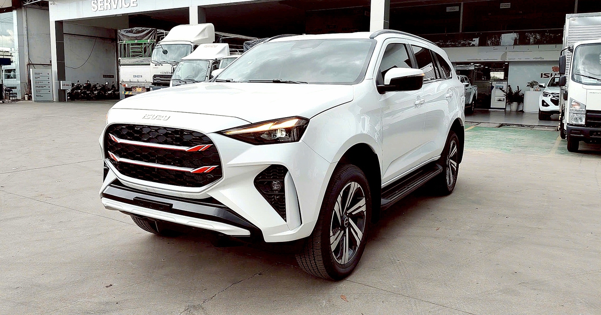 Tin tức giá xe: Isuzu mu-X 2025 mới ra mắt đã giảm giá, còn từ 914 triệu đồng