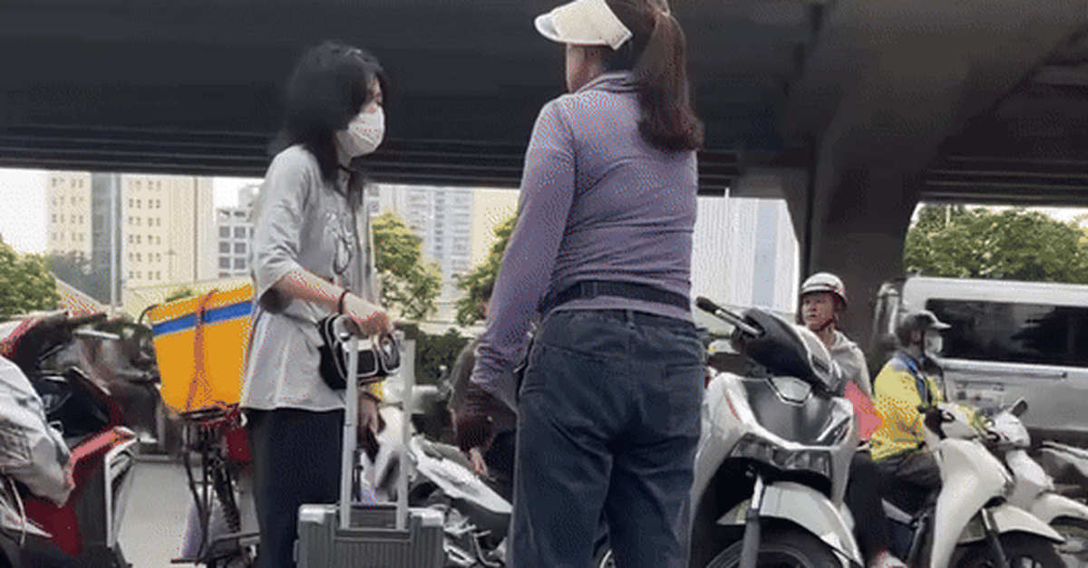 Bà bán trà đá đuổi cô gái khỏi vỉa hè vì 'đứng vào chỗ bán hàng', công an lập hồ sơ xử lý