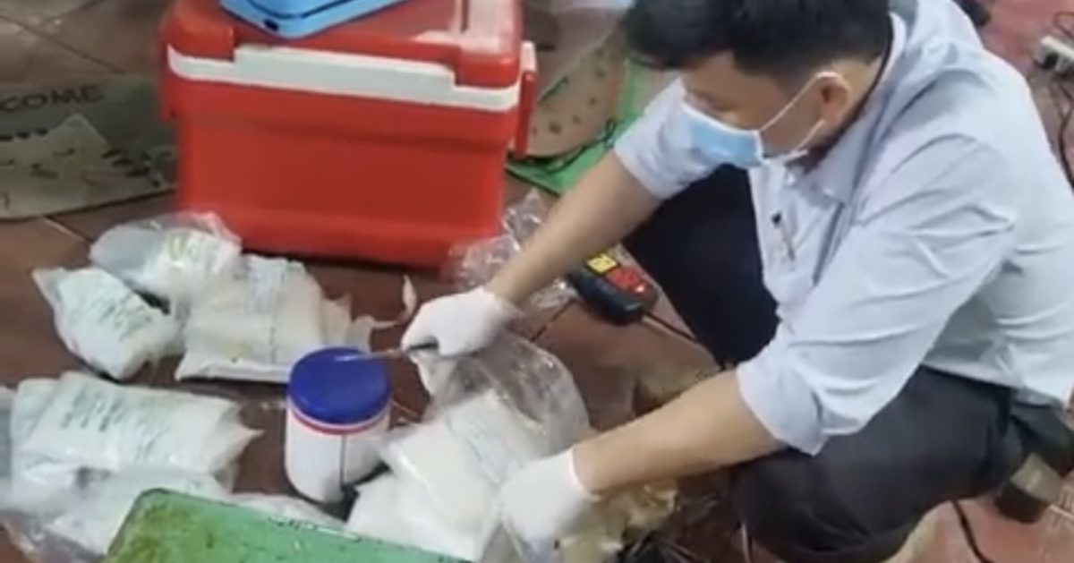TP.HCM: Phát hiện 3 cơ sở ở Bình Đông ngâm hoa chuối với hàn the, chất tẩy trắng